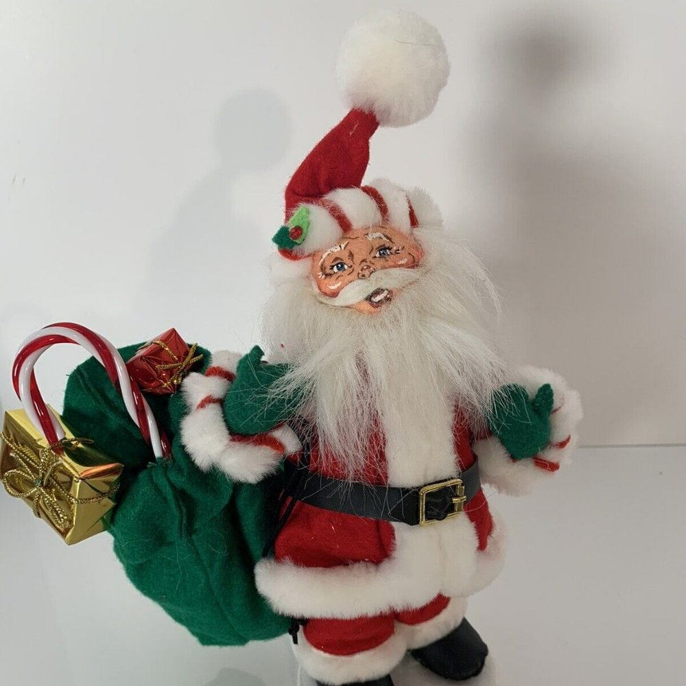 Annalee Doll 2008 Christmas Santa Claus Carrying Sack Filled with Gifts Candy